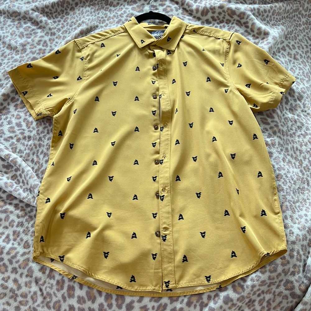 Men’s button down, M